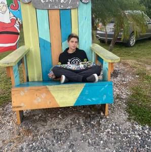 Meet your Posher, Levi